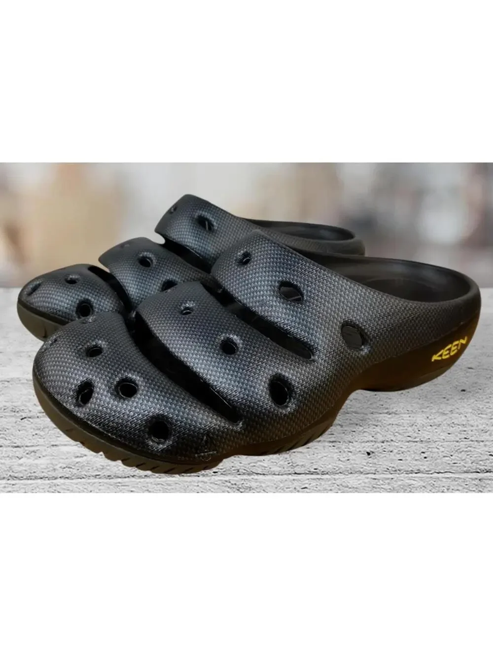 Brand New KEEN Men's yogui Arts Slipper Graphite US 12 M